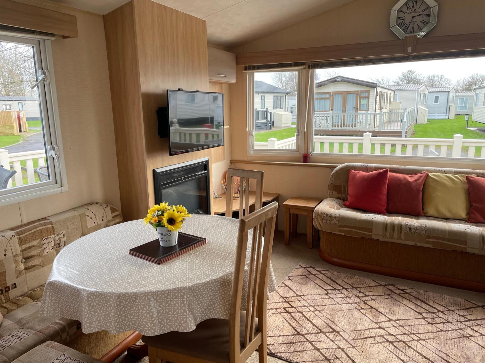 Cosy 3 Bedroom Caravan, South Cerney Exterior foto